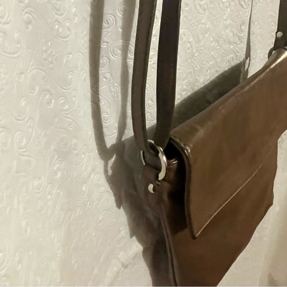 Walter Moretti Italian Leather Crossbody - Picture 6 of 15